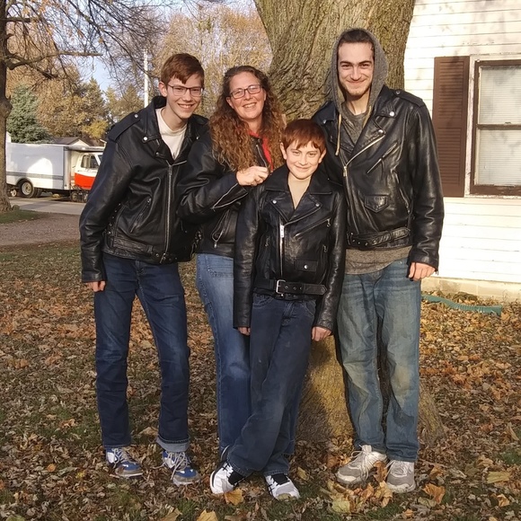 Meet your Posher, Tana - Picture 1 of 2